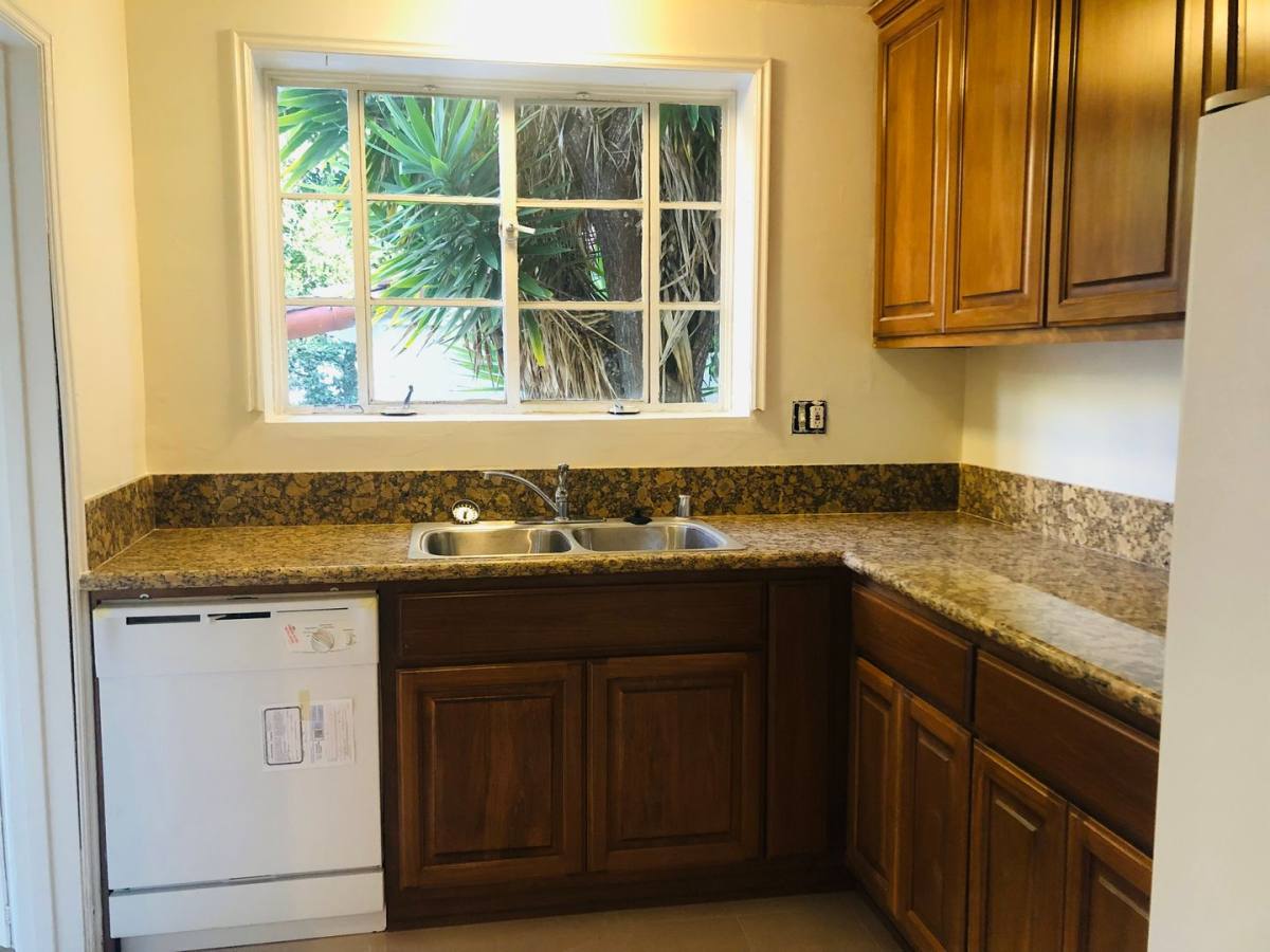 Apartment for rent at 10800-10808 Lindbrook Dr, Los Angeles, CA 90024