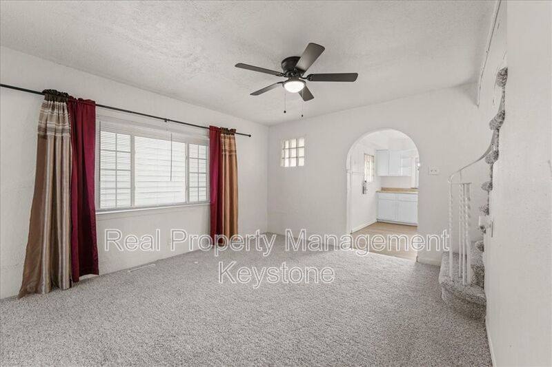 House for rent at 71 McKinnie Ave, McKees Rocks, PA 15136