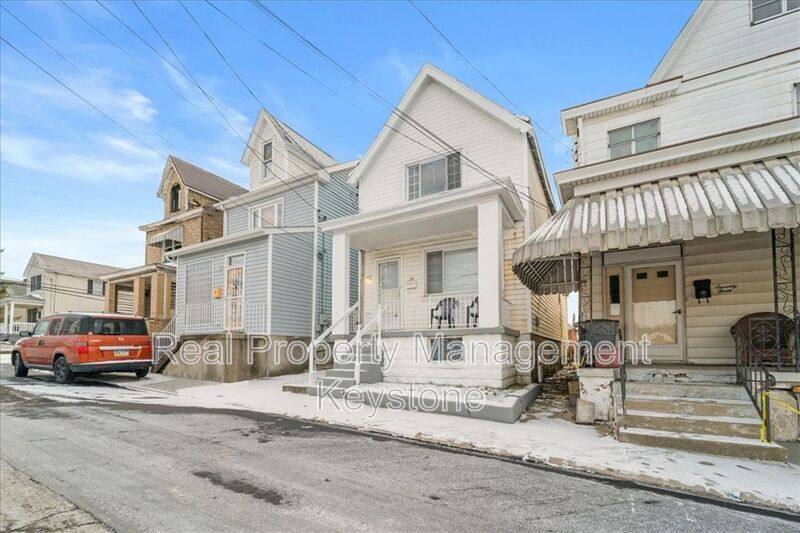 House for rent at 71 McKinnie Ave, McKees Rocks, PA 15136