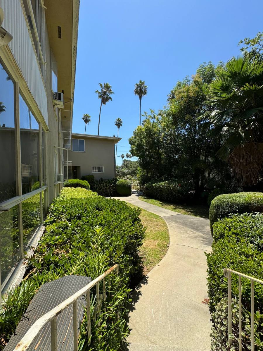 Apartment for rent at 350 Pasadena Ave, South Pasadena, CA 91030