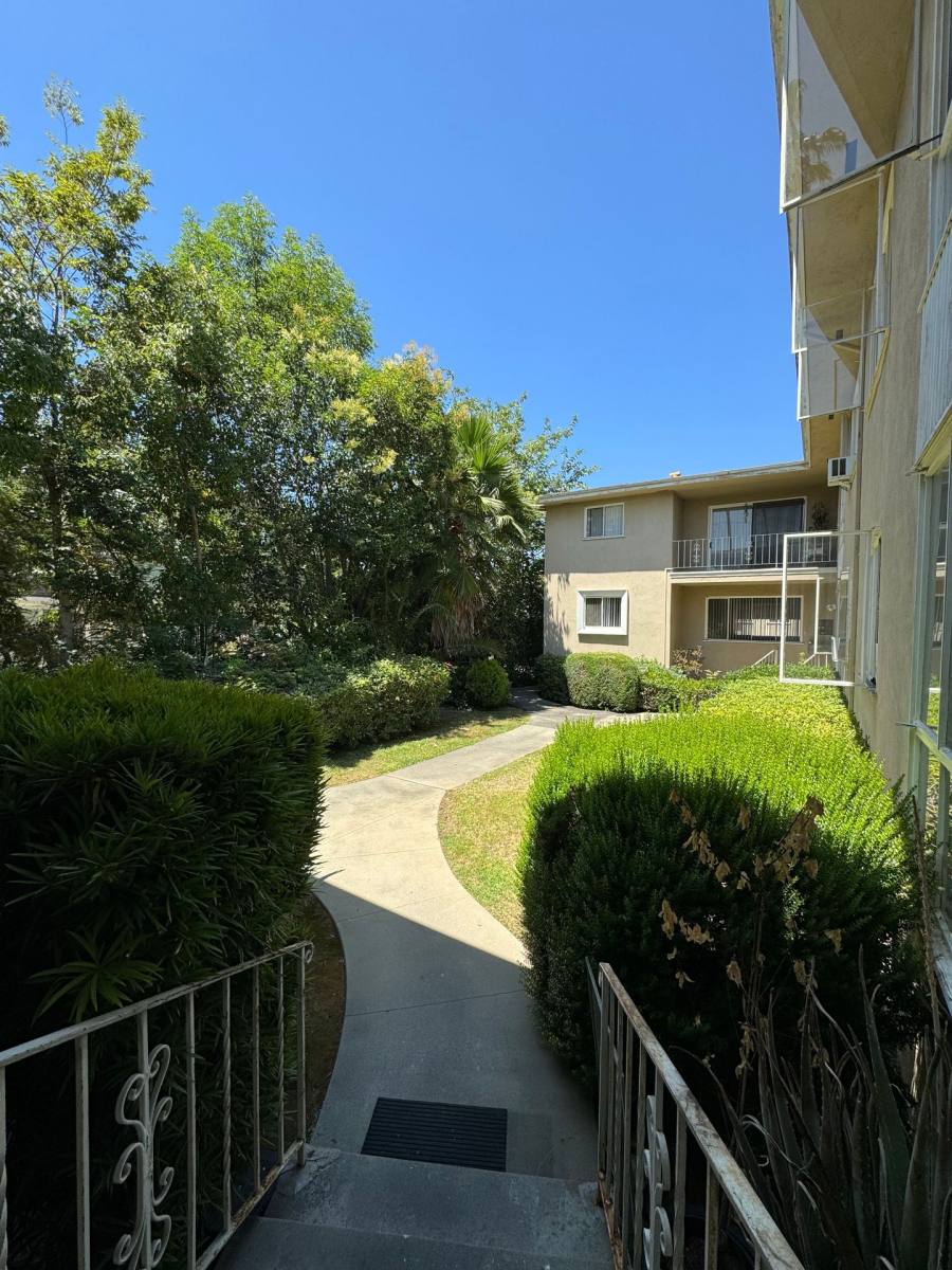 Apartment for rent at 350 Pasadena Ave, South Pasadena, CA 91030