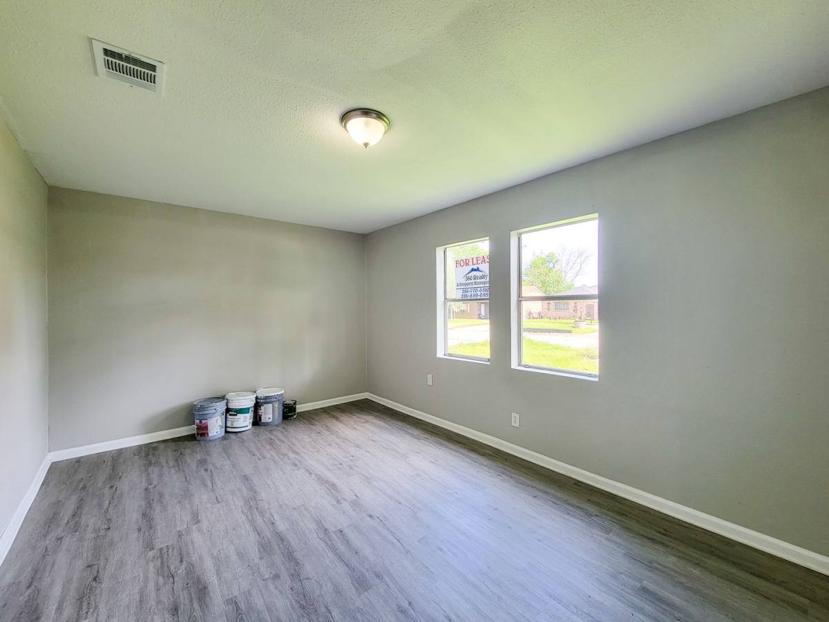House for rent at 4909 Holloway Dr, Houston, TX 77048