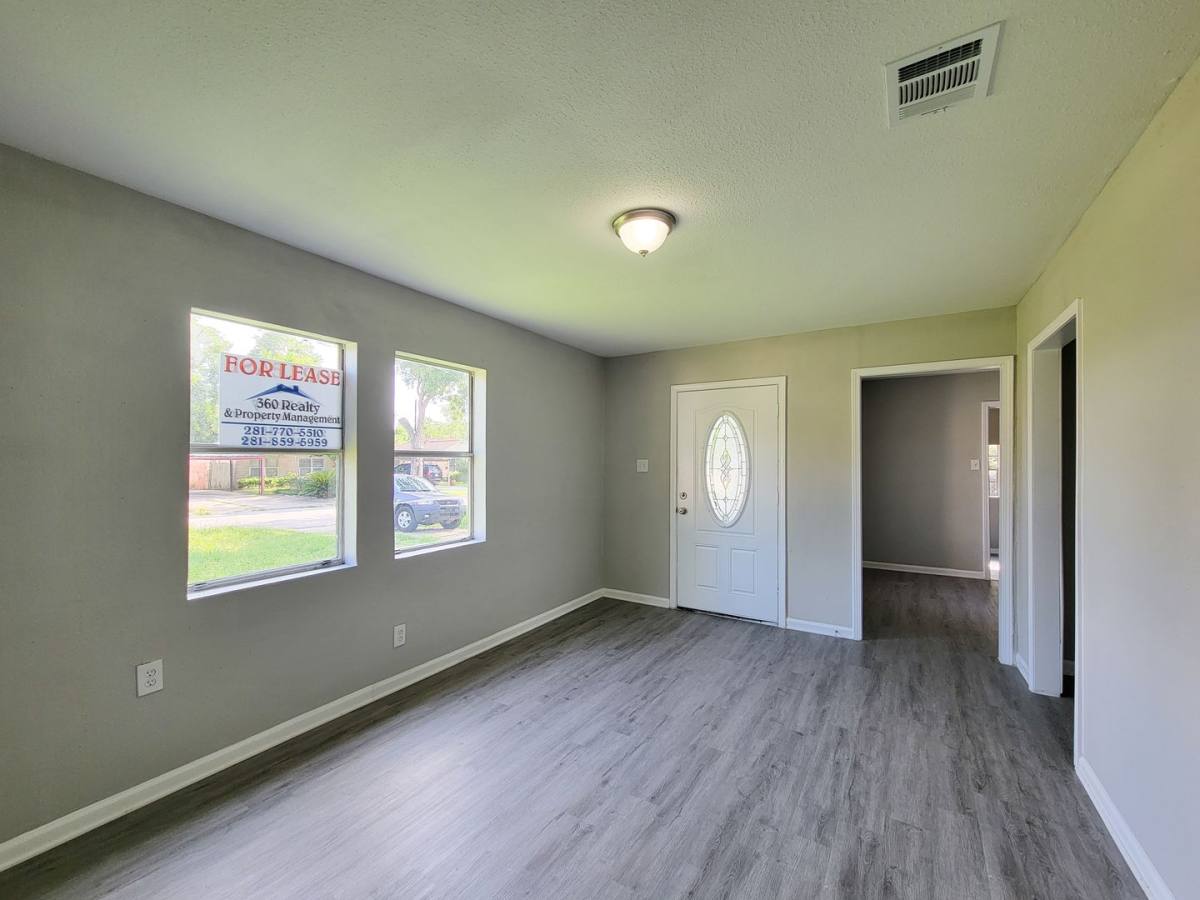 House for rent at 4909 Holloway Dr, Houston, TX 77048