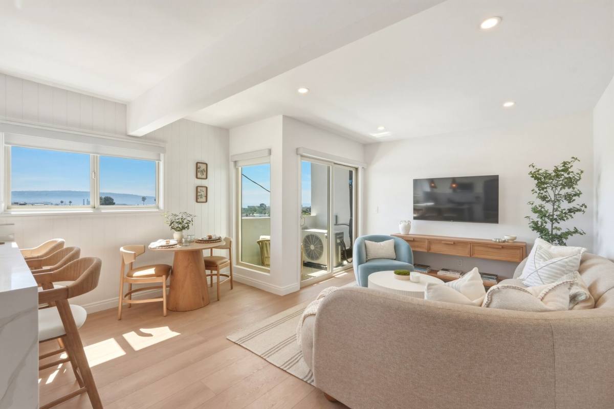 Apartment for rent at 720-724 21st St, Hermosa Beach, CA 90254