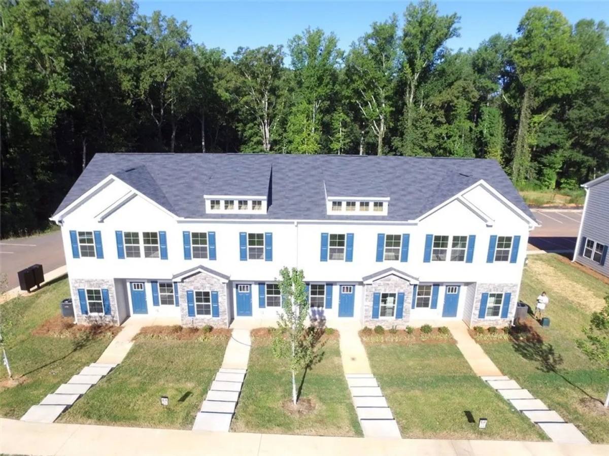 Townhouse for rent at 110 Pendleton Place Way, Pendleton, SC 29670