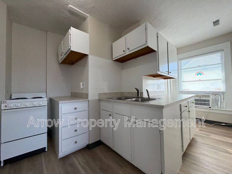 Apartment for rent at 2121 Washington St #4, Lincoln, NE 68502