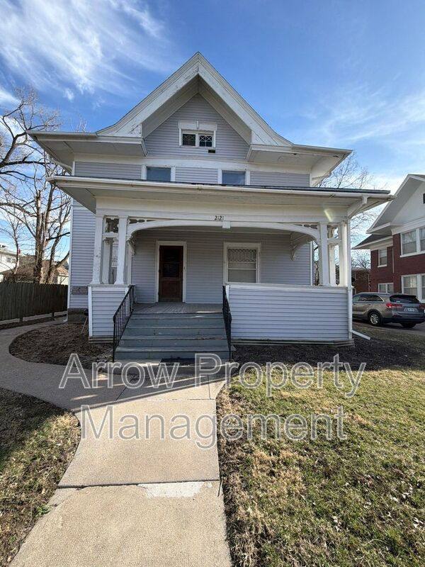 Apartment for rent at 2121 Washington St #4, Lincoln, NE 68502