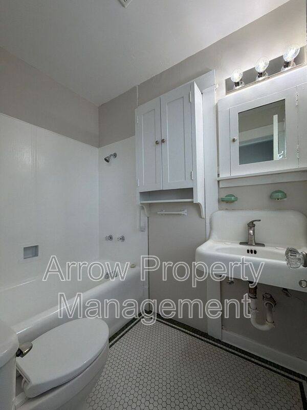 Apartment for rent at 2121 Washington St #4, Lincoln, NE 68502