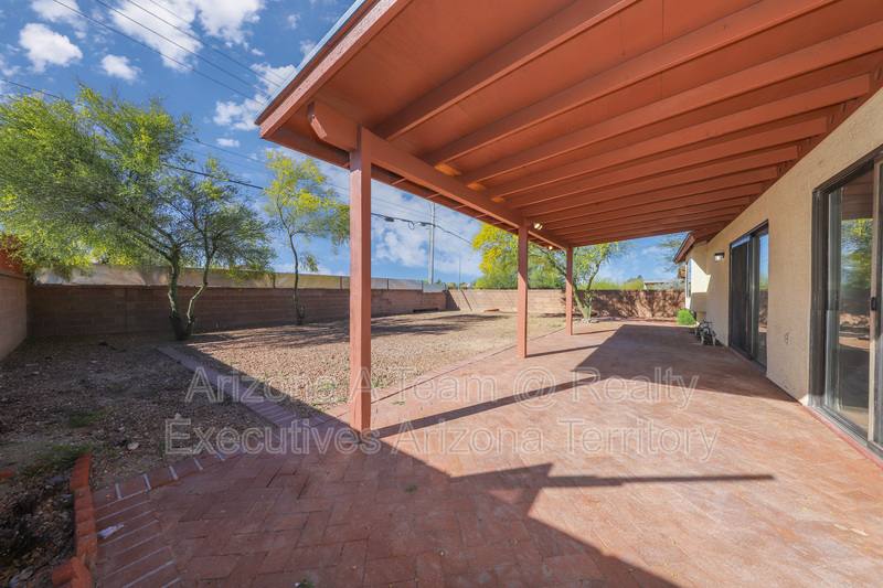 House for rent at 10140 E Karen Place, Tucson, AZ 85748