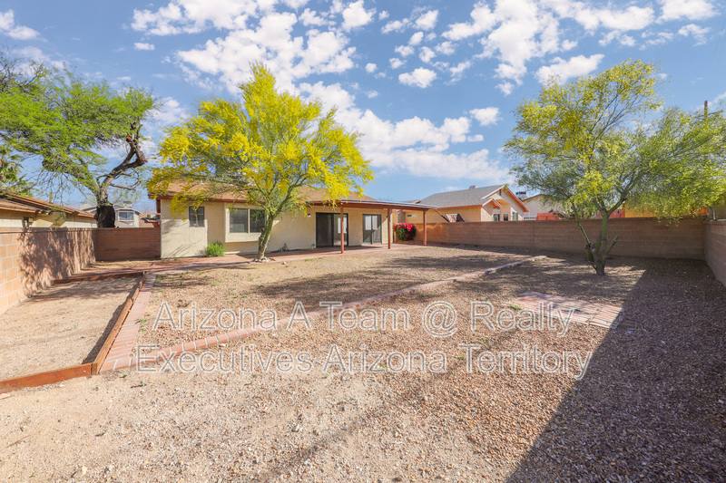 House for rent at 10140 E Karen Place, Tucson, AZ 85748