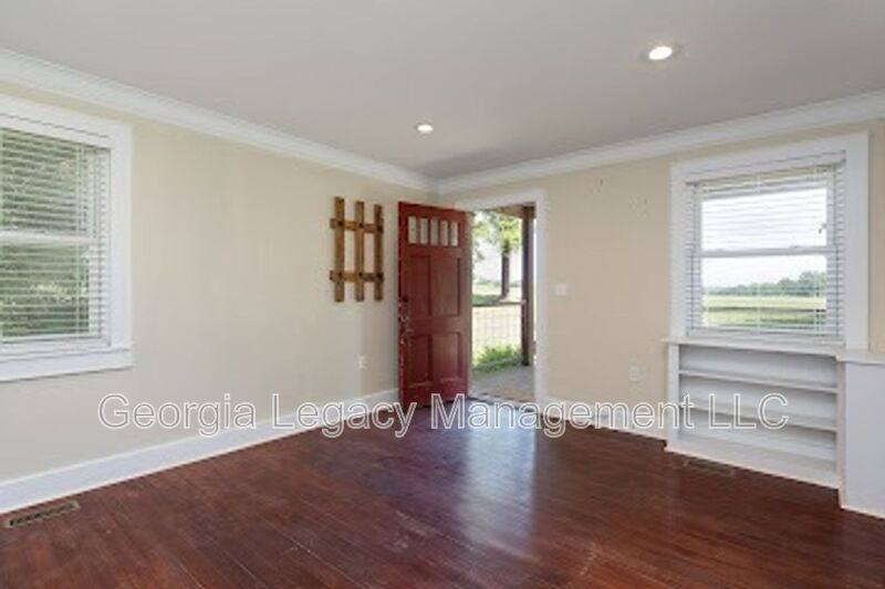 Apartment for rent at 2615 W Main St #1, Royston, GA 30662