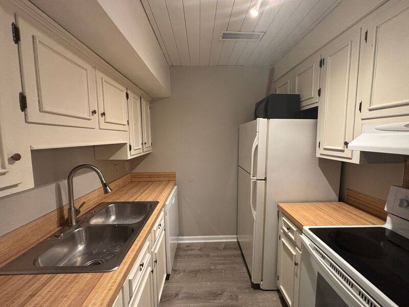 Townhouse for rent at 2404 Quail Hollow Court, Charleston, SC 29414