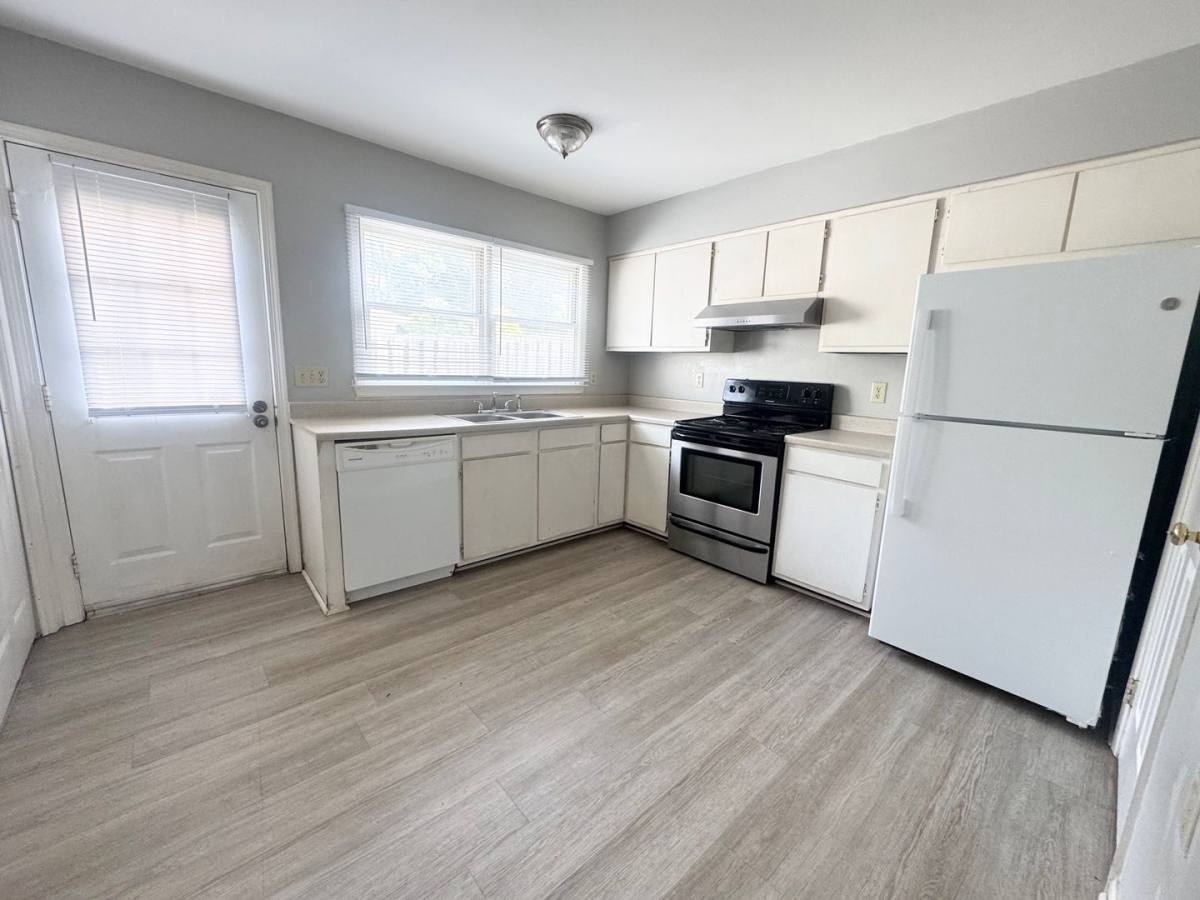 Townhouse for rent at 608 W Church St, Elizabeth City, NC 27909