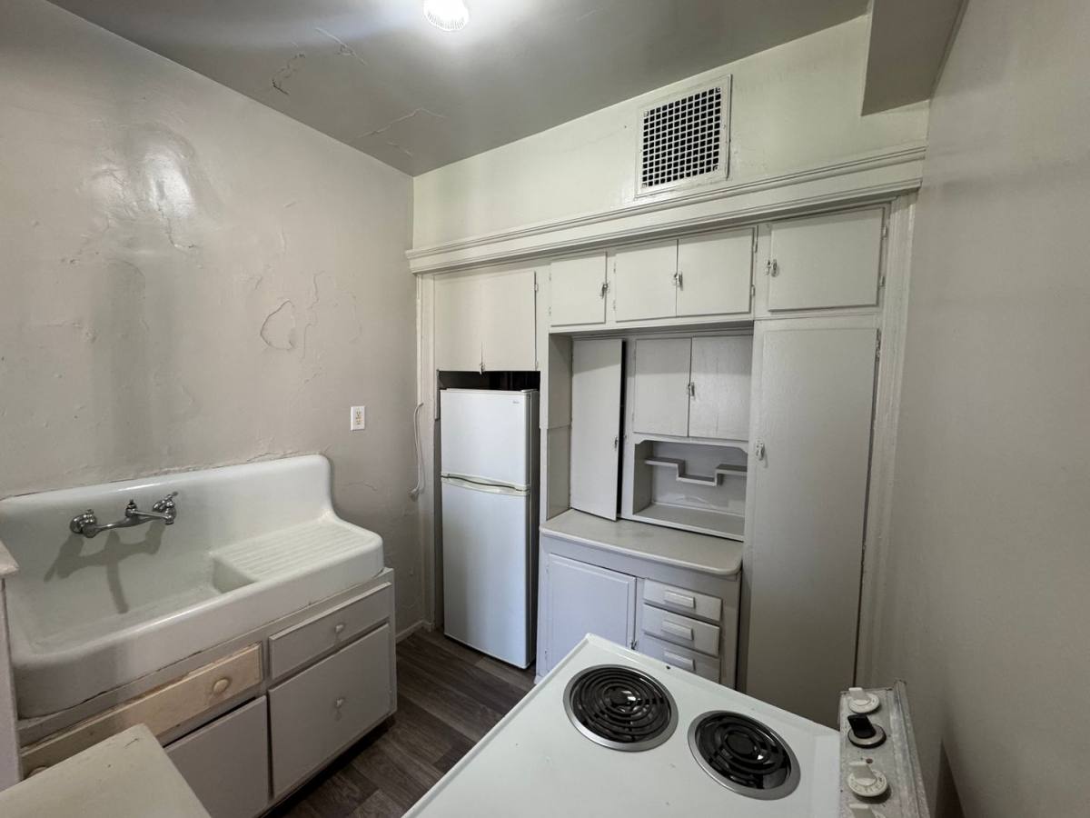 Apartment for rent at 2142 Jefferson St, Paducah, KY 42001