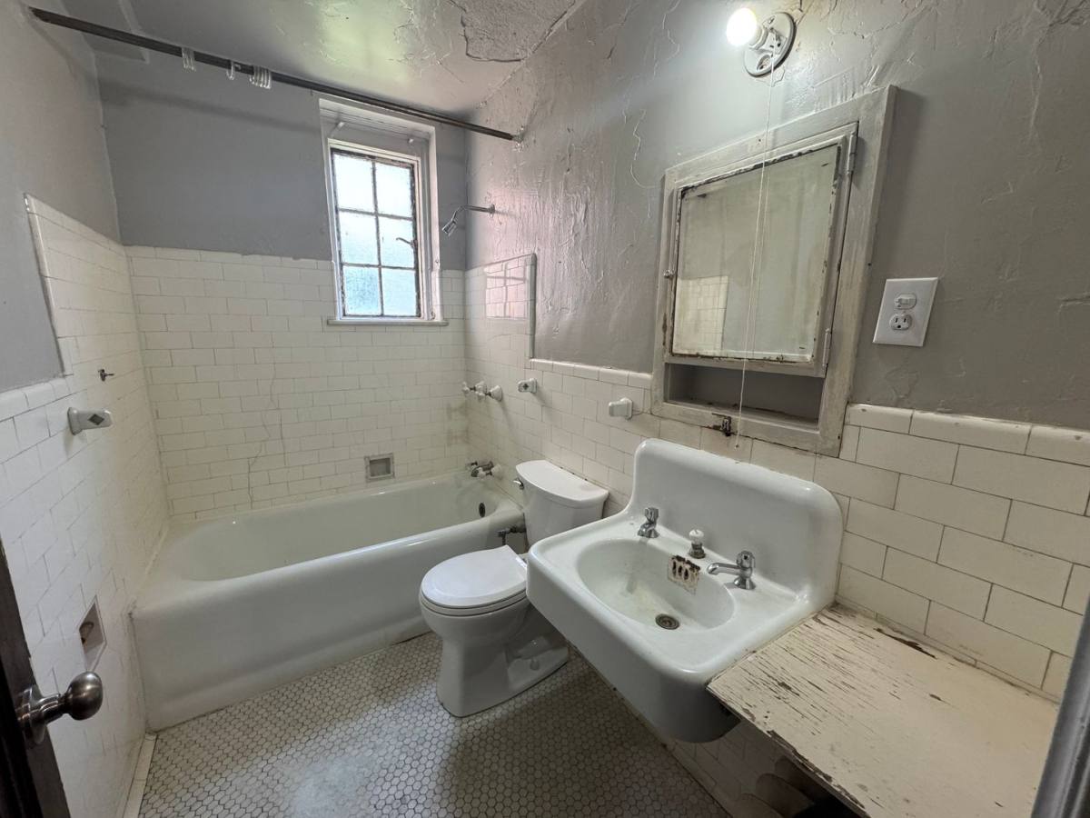 Apartment for rent at 2142 Jefferson St, Paducah, KY 42001