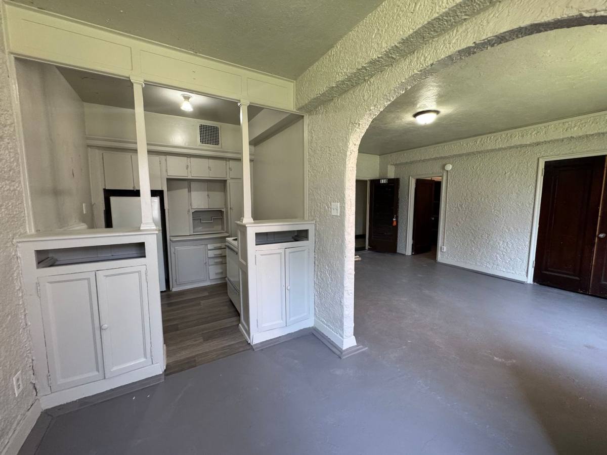 Apartment for rent at 2142 Jefferson St, Paducah, KY 42001