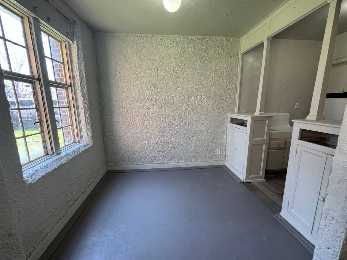 Apartment for rent at 2142 Jefferson St, Paducah, KY 42001