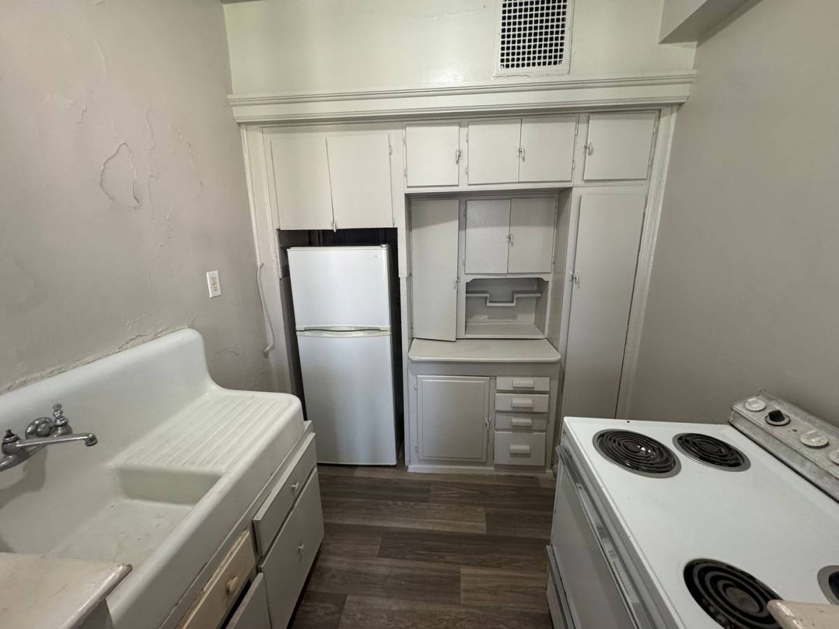 Apartment for rent at 2142 Jefferson St, Paducah, KY 42001