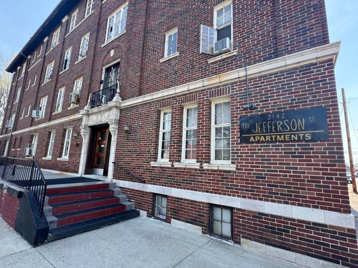 Apartment for rent at 2142 Jefferson St, Paducah, KY 42001