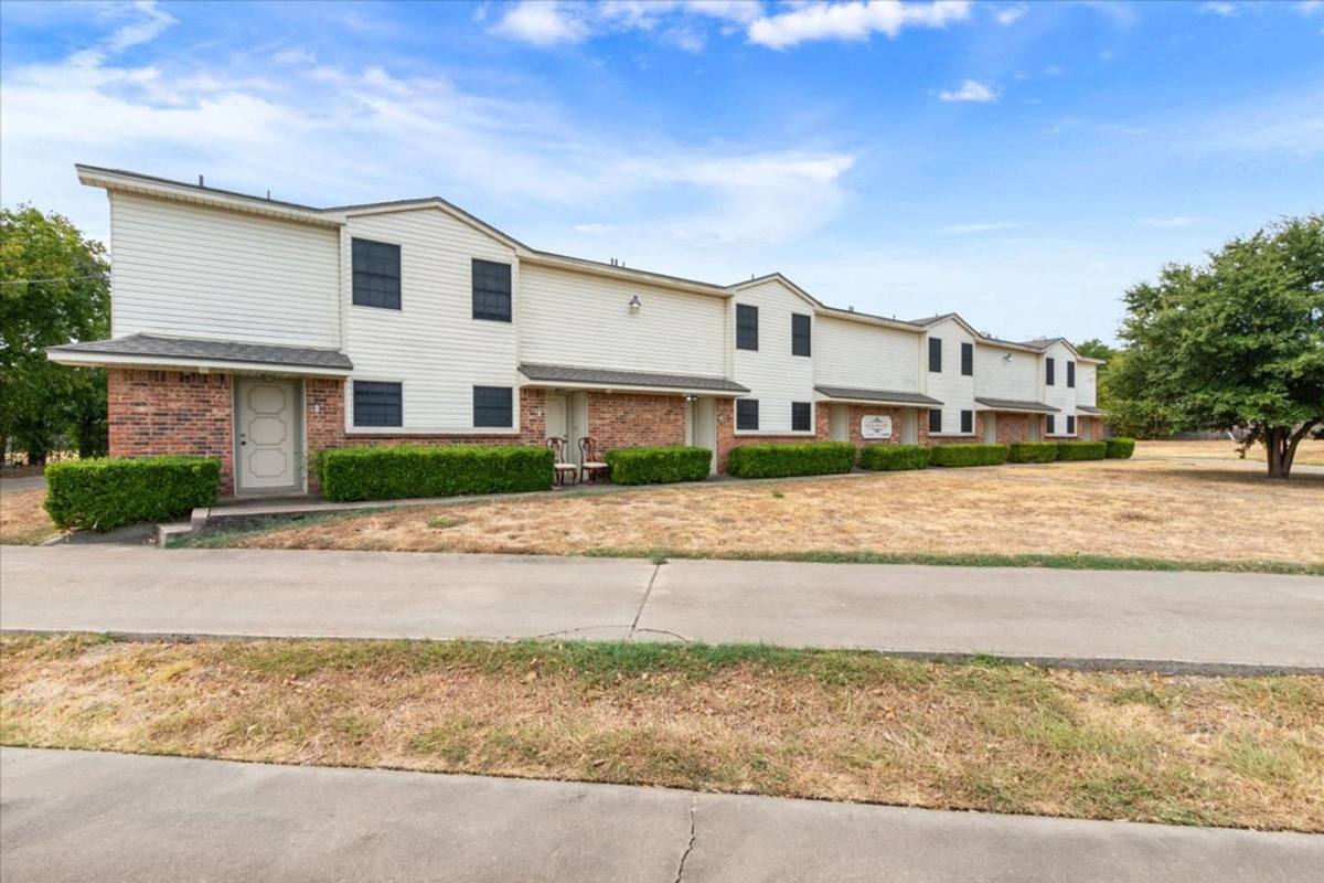 House for rent at 214 Romana Circle E, Hewitt, TX 76643