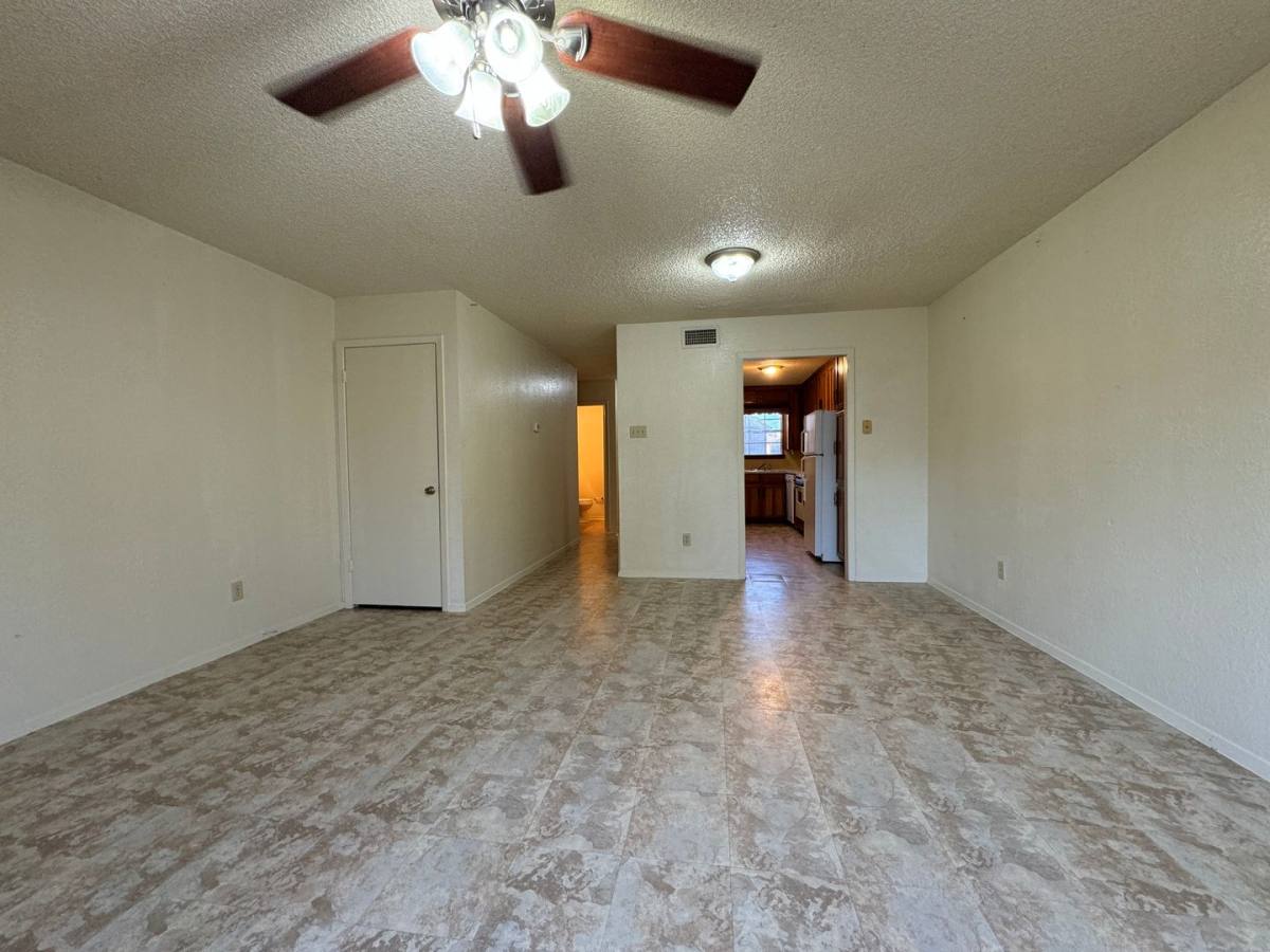 House for rent at 214 Romana Circle E, Hewitt, TX 76643
