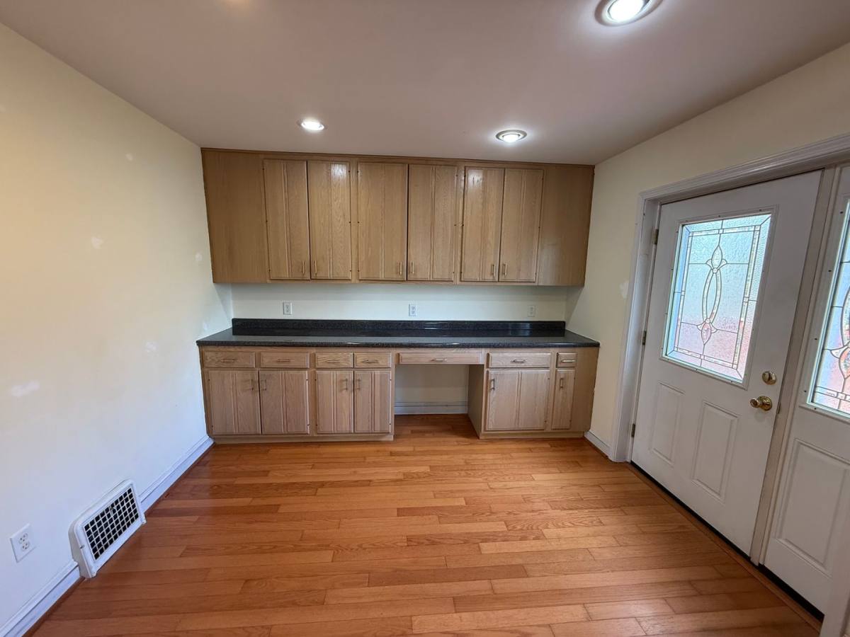 House for rent at 8661 Litzsinger Rd, Saint Louis, MO 63144
