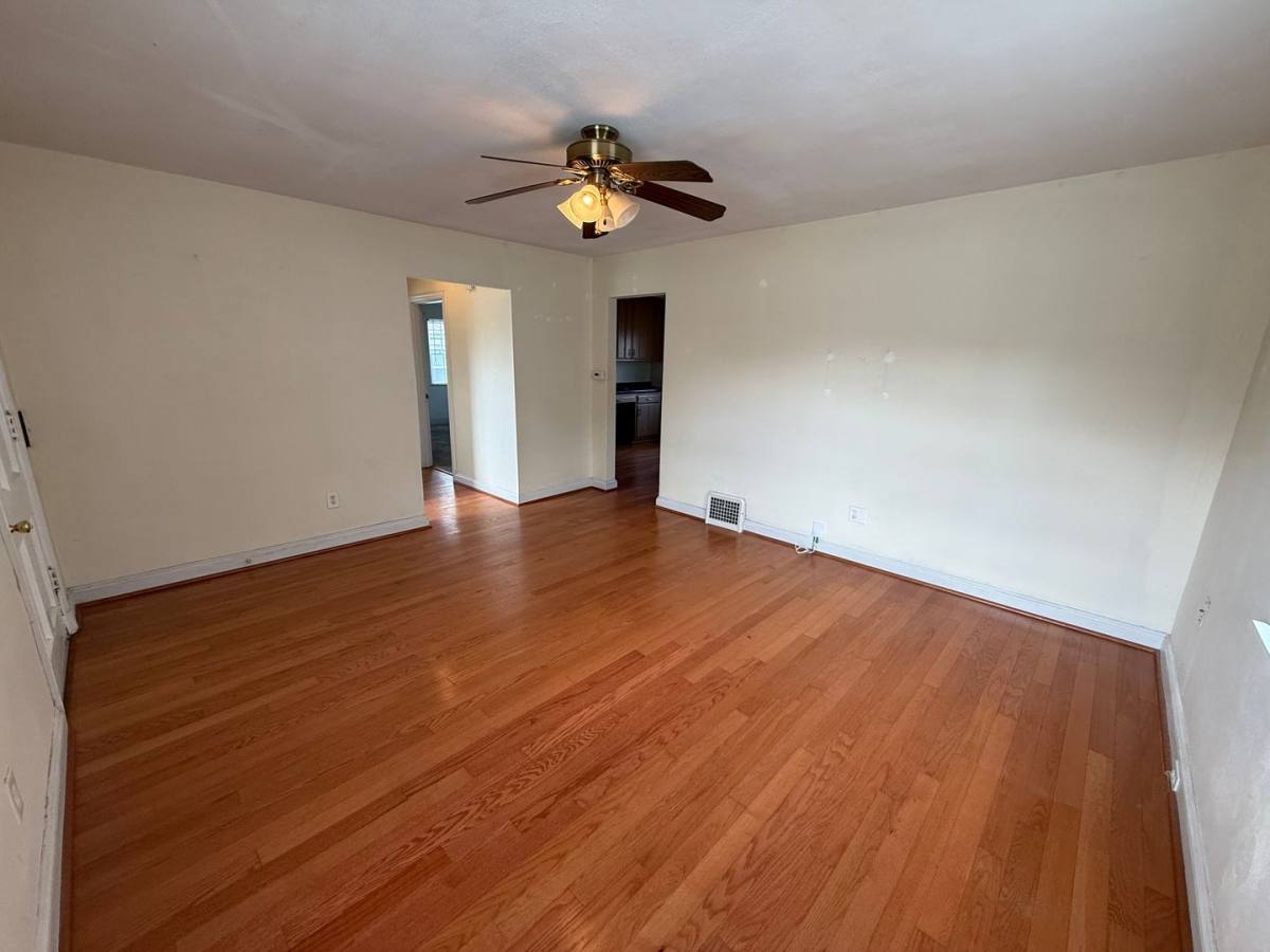 House for rent at 8661 Litzsinger Rd, Saint Louis, MO 63144