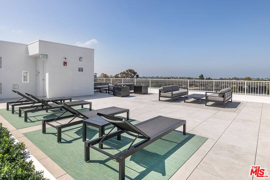 Apartment for rent at 2600 S Sepulveda Blvd, Los Angeles, CA 90064