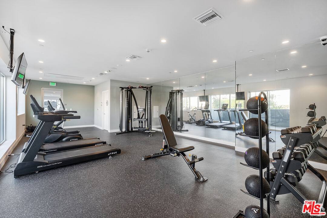 Apartment for rent at 2600 S Sepulveda Blvd, Los Angeles, CA 90064