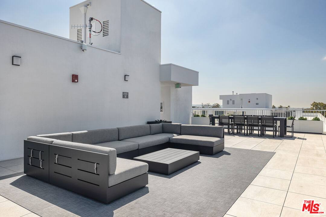 Apartment for rent at 2600 S Sepulveda Blvd, Los Angeles, CA 90064