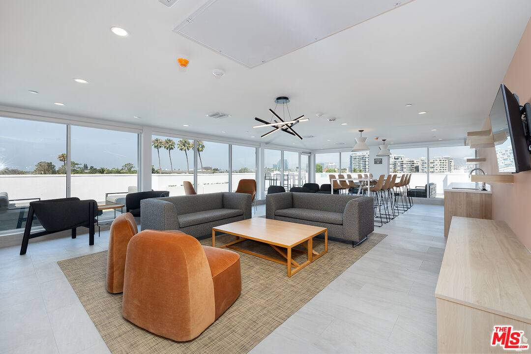 Apartment for rent at 2600 S Sepulveda Blvd, Los Angeles, CA 90064