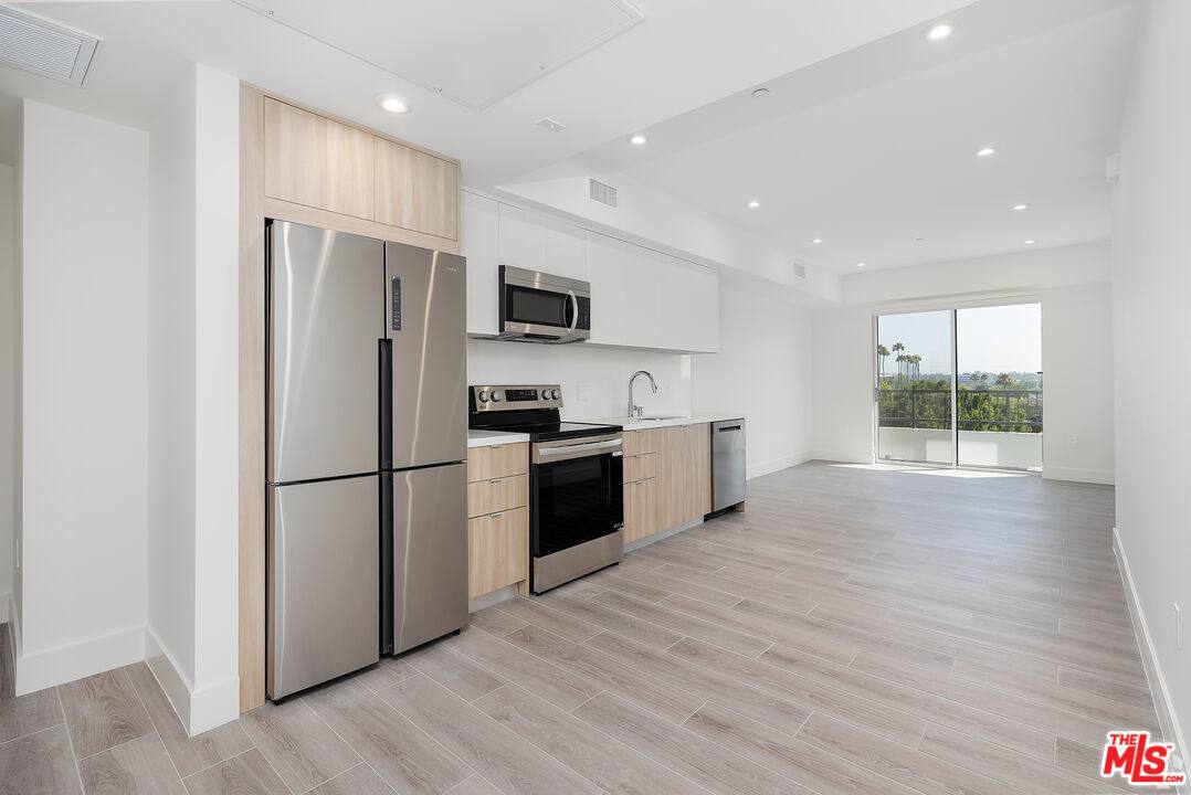 Apartment for rent at 2600 S Sepulveda Blvd, Los Angeles, CA 90064