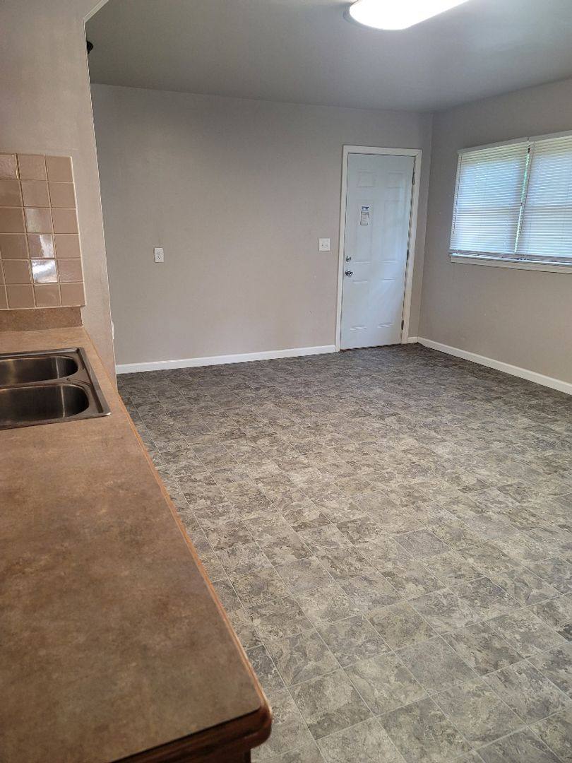 Apartment for rent at 1416-1418 N 3rd, Saint Joseph, MO 64505
