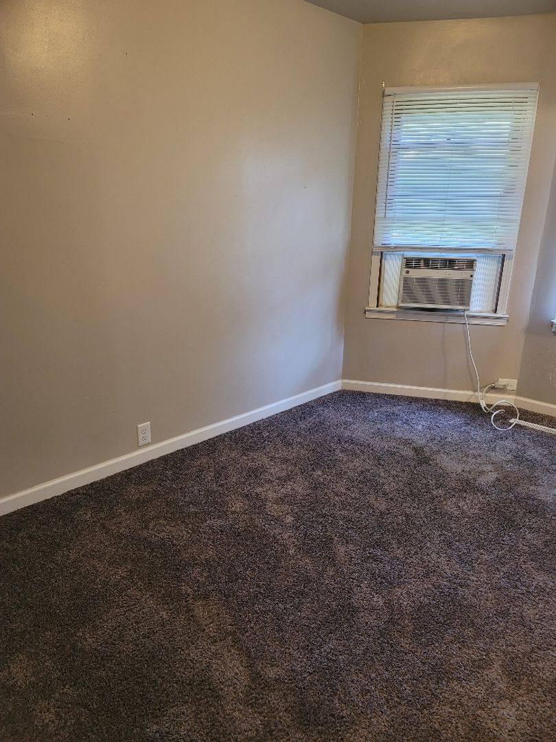 Apartment for rent at 1416-1418 N 3rd, Saint Joseph, MO 64505