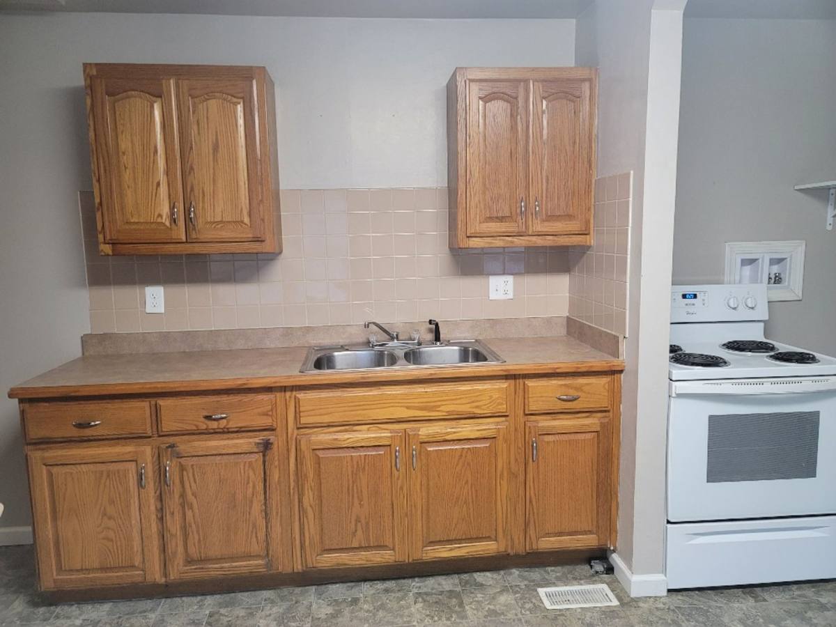 Apartment for rent at 1416-1418 N 3rd, Saint Joseph, MO 64505