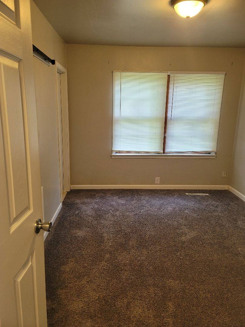 Apartment for rent at 1416-1418 N 3rd, Saint Joseph, MO 64505