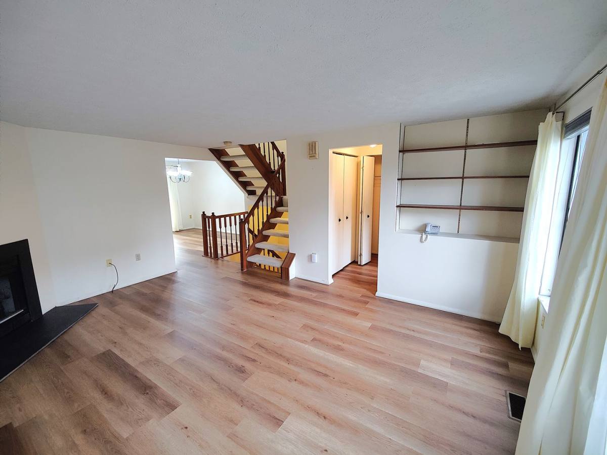 Townhouse for rent at 102 Sonnybrook Court, Bethel Park, PA 15102