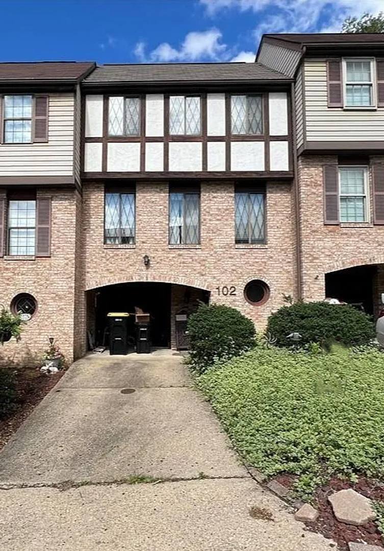 Townhouse for rent at 102 Sonnybrook Court, Bethel Park, PA 15102