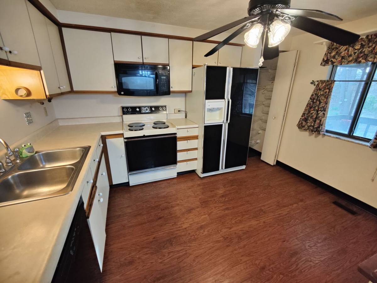 Townhouse for rent at 102 Sonnybrook Court, Bethel Park, PA 15102
