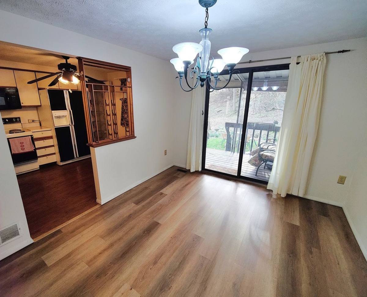 Townhouse for rent at 102 Sonnybrook Court, Bethel Park, PA 15102