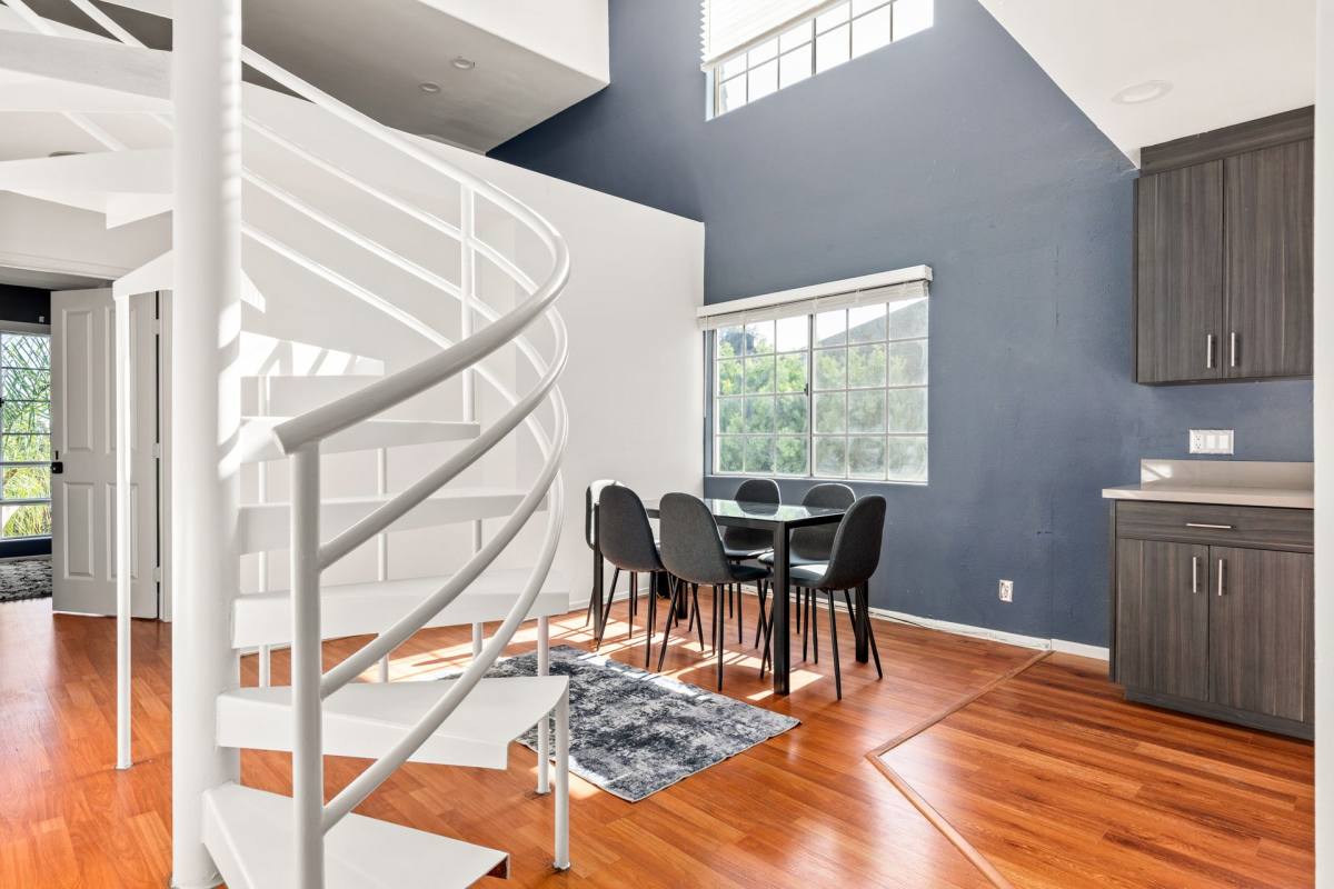 Apartment for rent at 10777 Ashton #302, Los Angeles, CA 90024