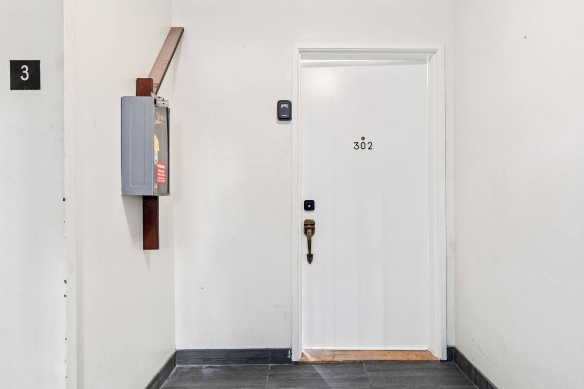 Apartment for rent at 10777 Ashton #302, Los Angeles, CA 90024