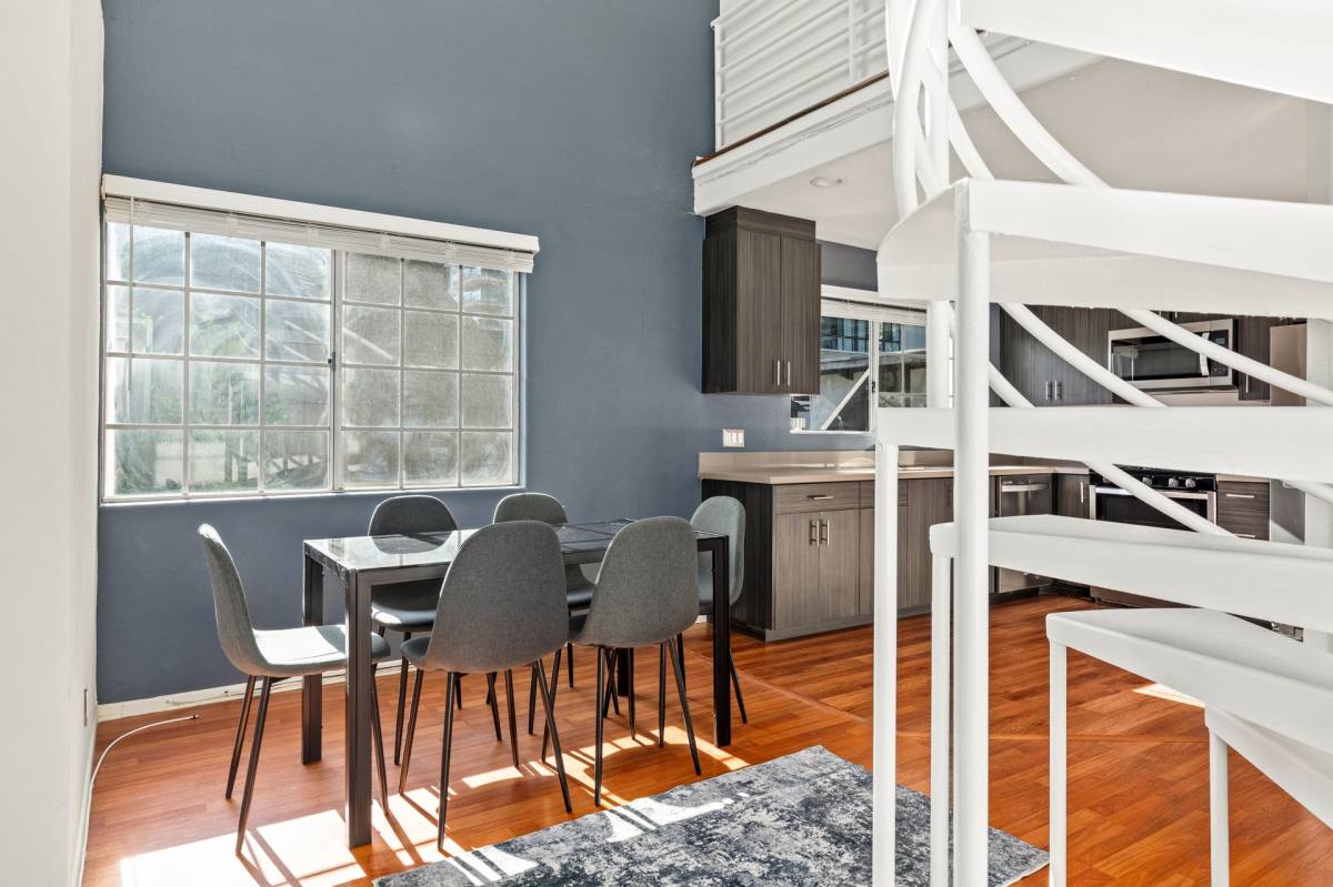 Apartment for rent at 10777 Ashton #302, Los Angeles, CA 90024