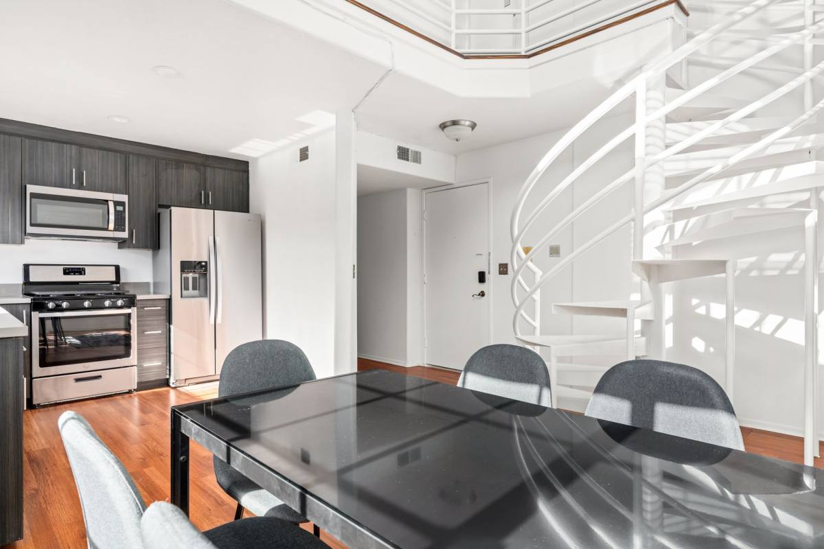 Apartment for rent at 10777 Ashton #302, Los Angeles, CA 90024