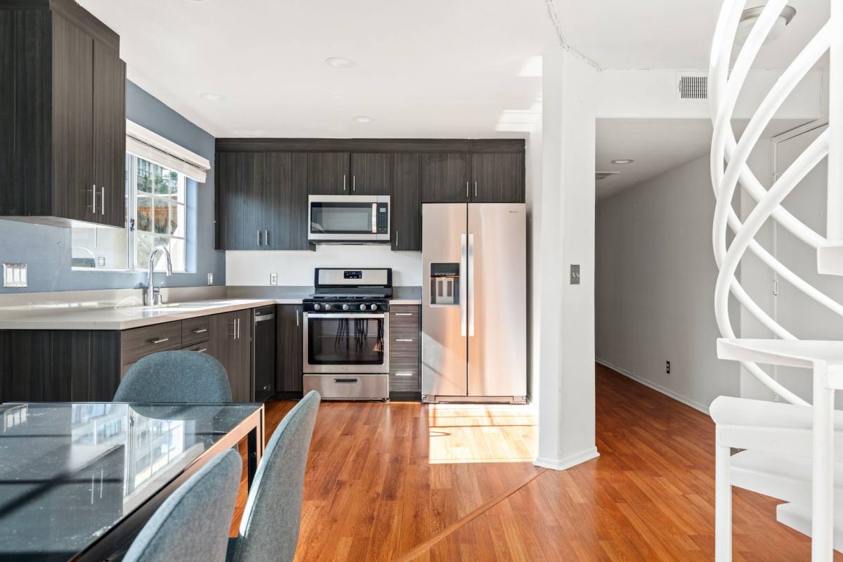 Apartment for rent at 10777 Ashton #302, Los Angeles, CA 90024