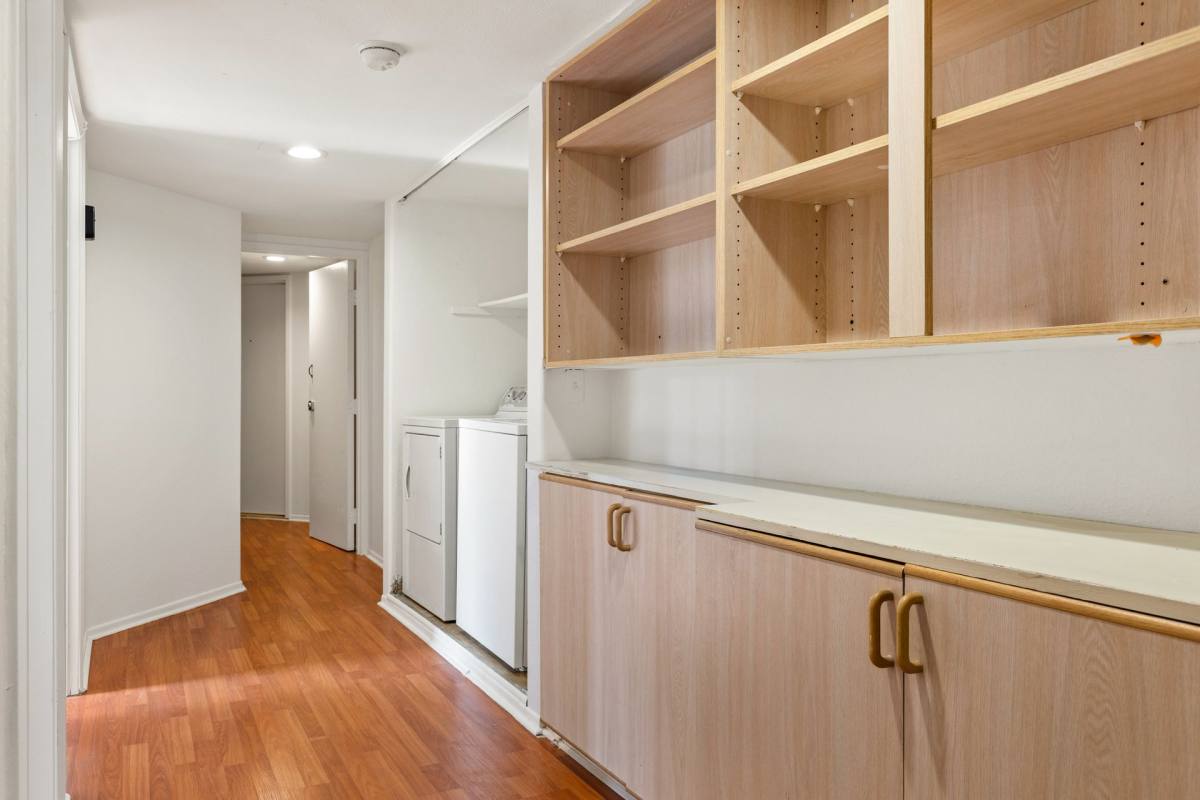 Apartment for rent at 10777 Ashton #302, Los Angeles, CA 90024