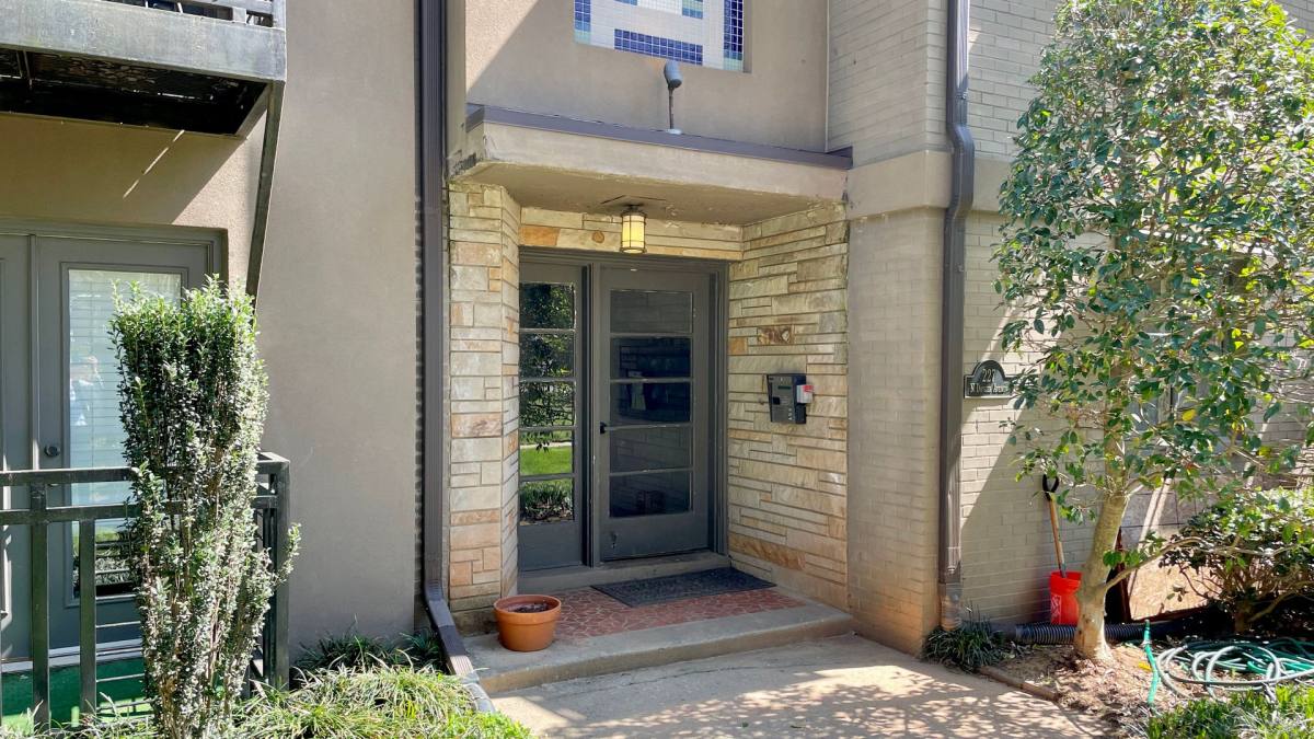 Apartment for rent at 227 N Dotger Ave, Charlotte, NC 28207