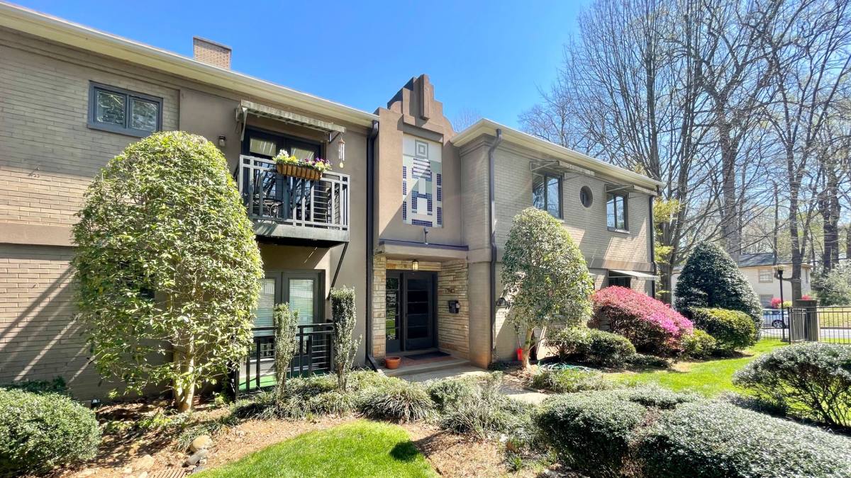 Apartment for rent at 227 N Dotger Ave, Charlotte, NC 28207