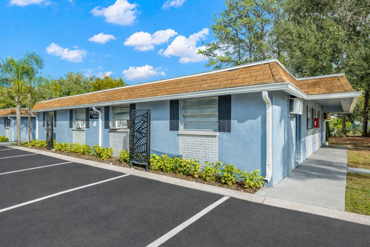 Apartment for rent at 13911 N 19th St, Tampa, FL 33613