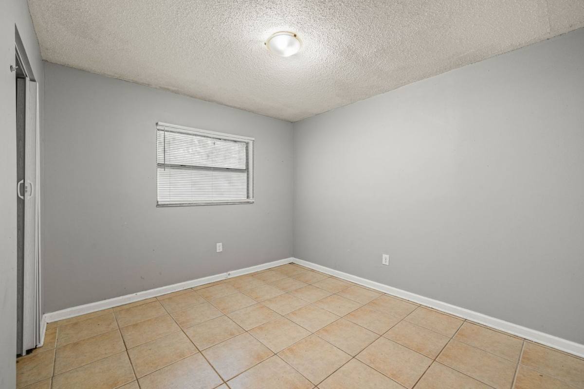 Apartment for rent at 13911 N 19th St, Tampa, FL 33613